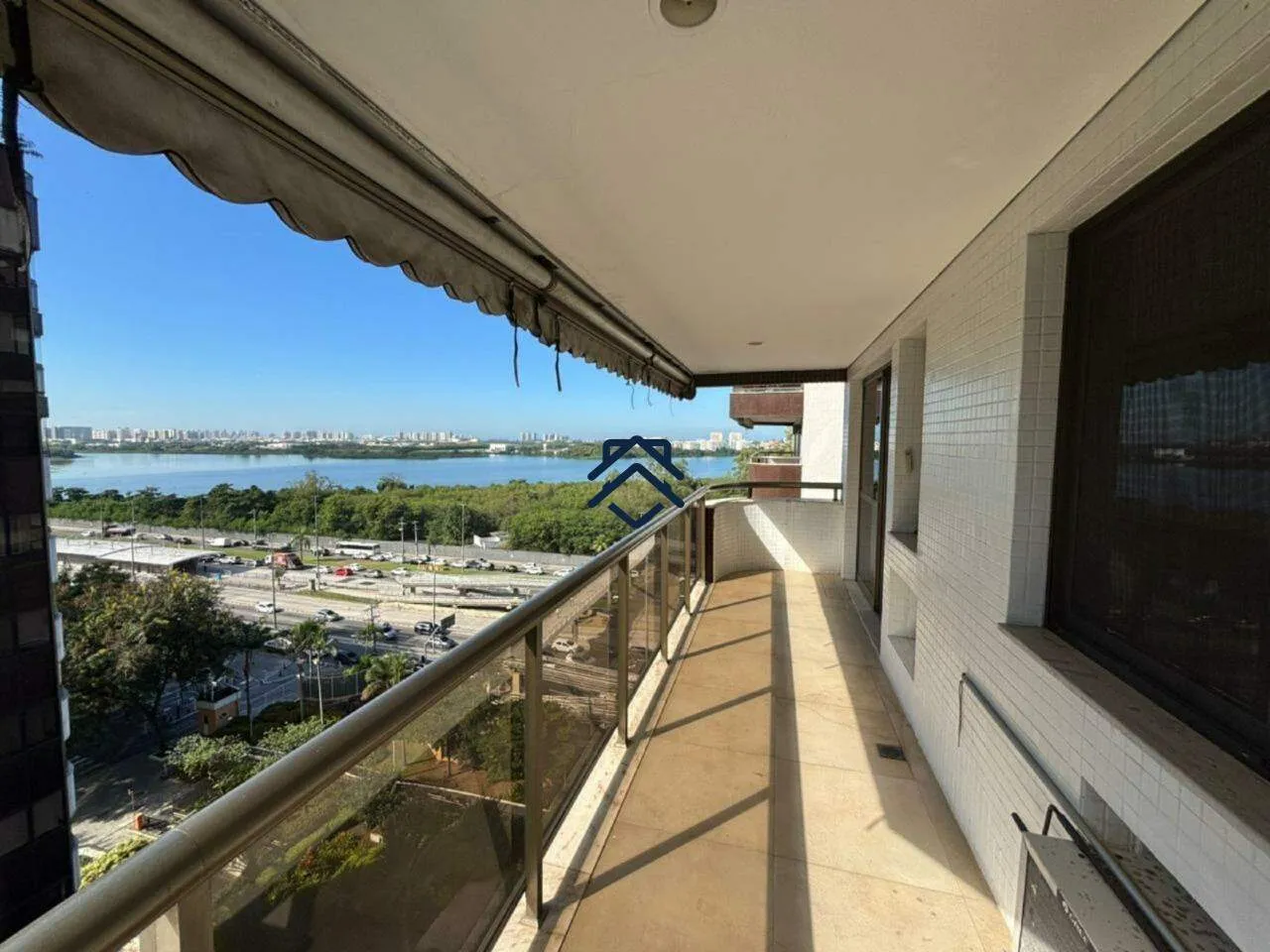 4-bedroom apartment with 2 enclosed balconies — photo 5