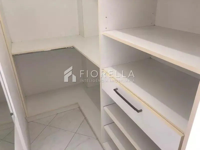 3-bedroom apartment with a glass-enclosed balcony — photo 7
