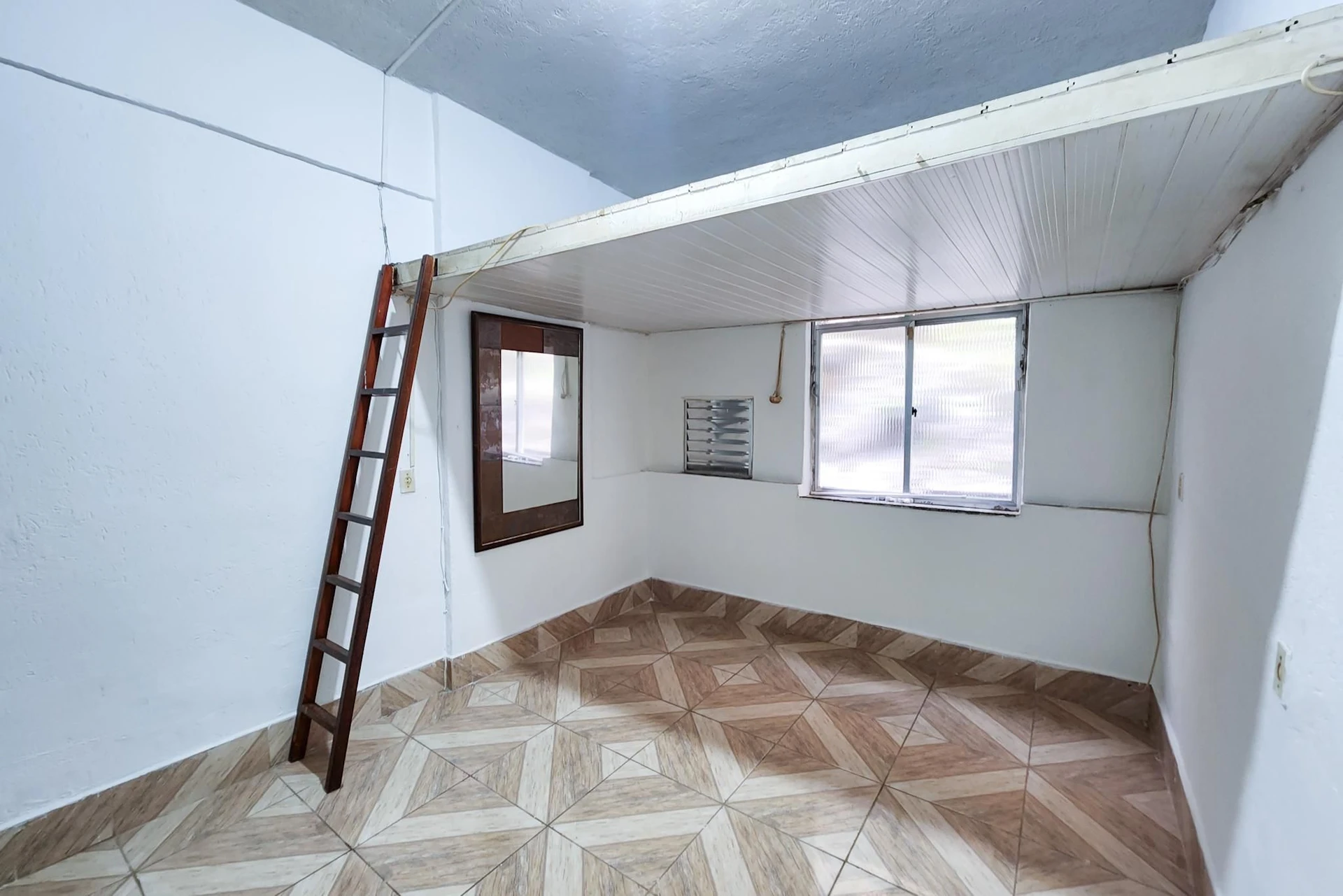 Unfurnished studio with 1 bedroom and 1 bathroom — photo 12