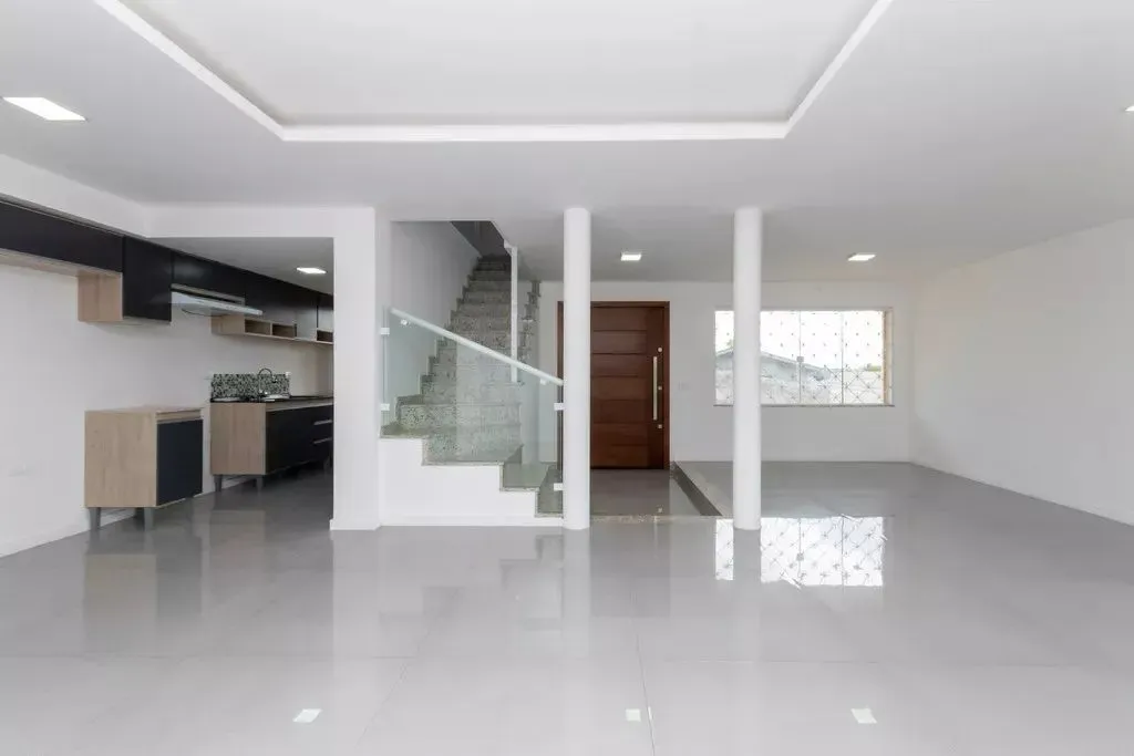 Будинок з 4 спальнями та 261 м² і балконом — photo 4