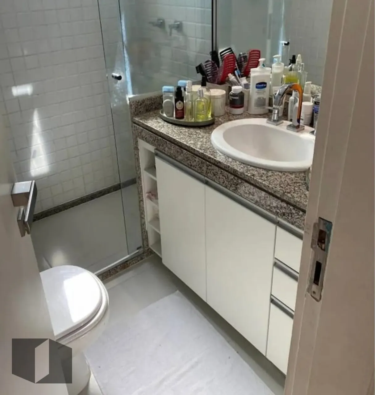 Apartment with 2 bedrooms and a glass-enclosed balcony — photo 8