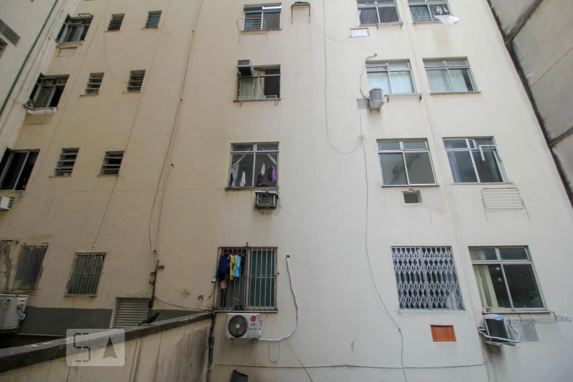 1-bedroom apartment with kitchenette and stove — photo 9