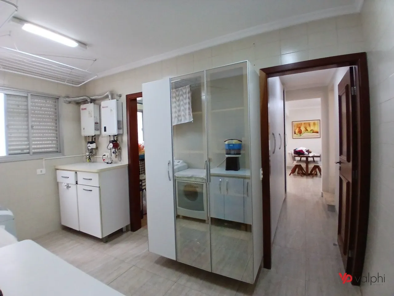 4-bedroom apartment with a walk-in closet in Curitiba — photo 8