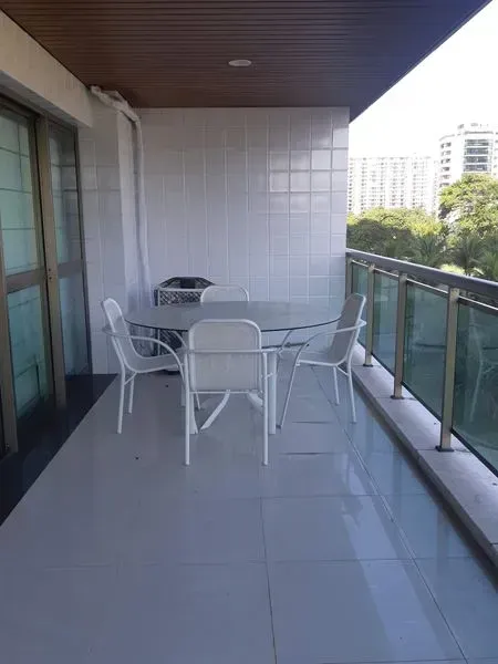 Apartamento com 4 quartos, 5 banheiros e cozinha fechada — photo 2