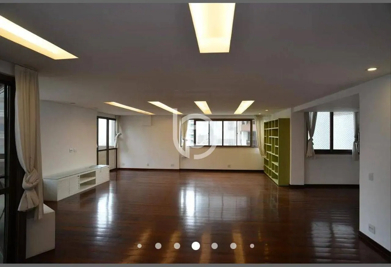 4-bedroom apartment with a closed kitchen and gas stove — photo 8