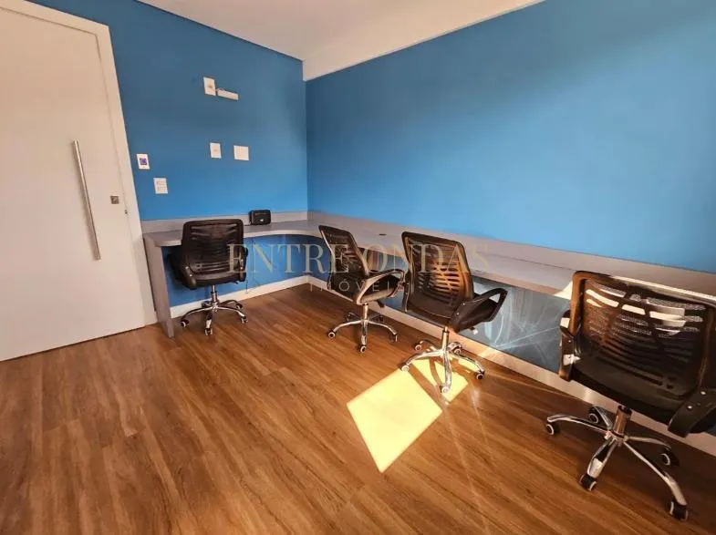 39 m² studio with a water view and a walk-in closet — photo 3