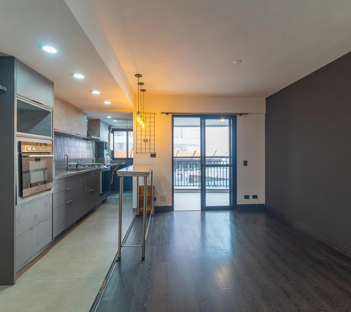 Квартира з 2 спальнями, скляним балконом і 110 м² — photo 3