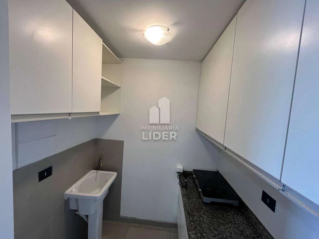 Furnished 1-bedroom apartment with open-plan kitchen — photo 4