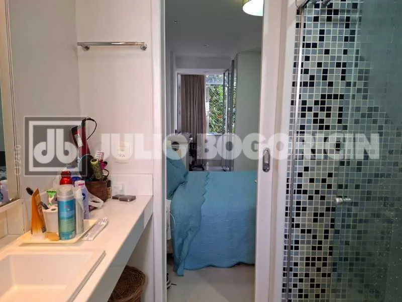 Unfurnished apartment with open-plan kitchen and 2 bedrooms — photo 18