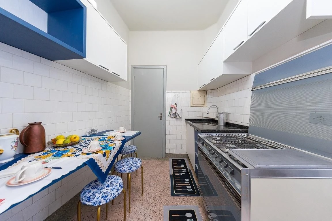 Furnished apartment, 97 m², with a bathtub — photo 38