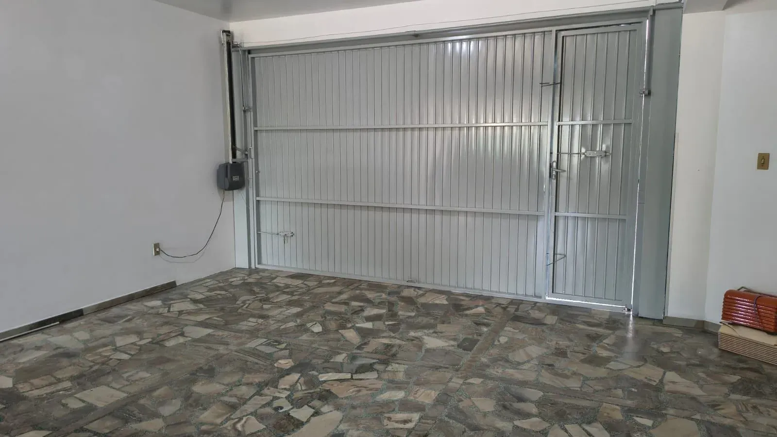 2-bedroom house with a water view in Florianópolis — photo 10