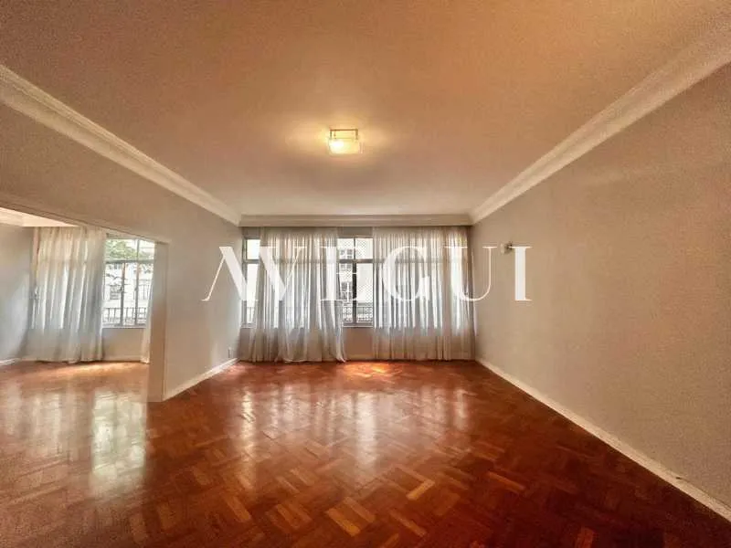 3-bedroom apartment with wood or laminate floors