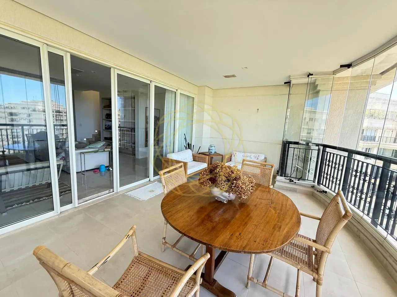 Penthouse-style apartment with 4 bedrooms and 5 baths — photo 16
