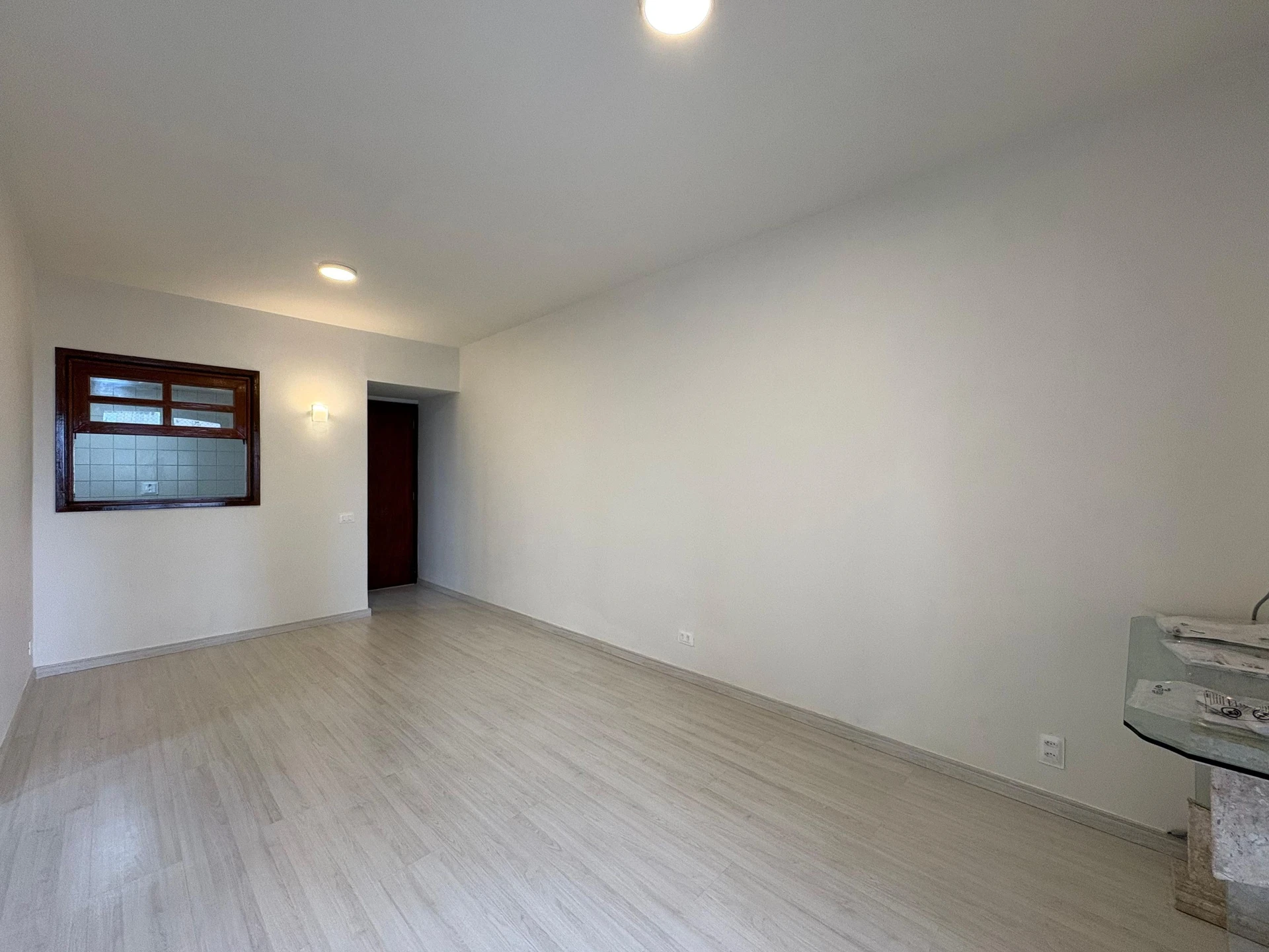 2-bedroom apartment with a glass-enclosed balcony — photo 23
