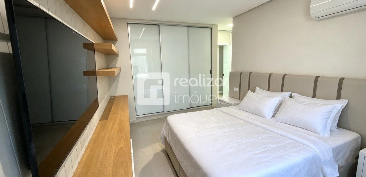 Private pool in a 3-bedroom apartment, 199 m² — photo 3