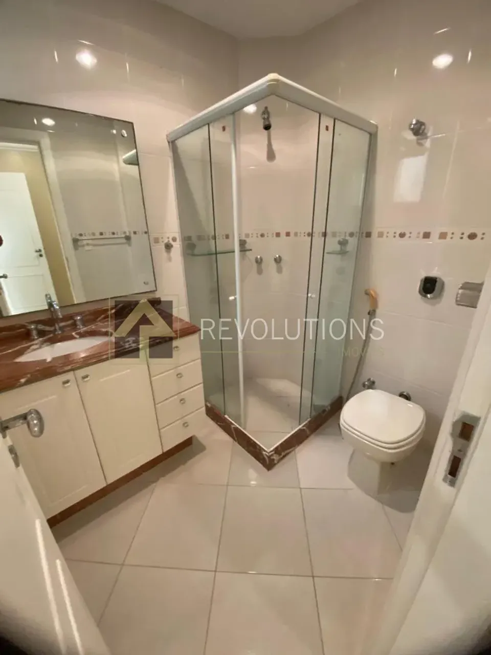 Apartamento de 3 quartos e 5 banheiros com varanda — photo 4