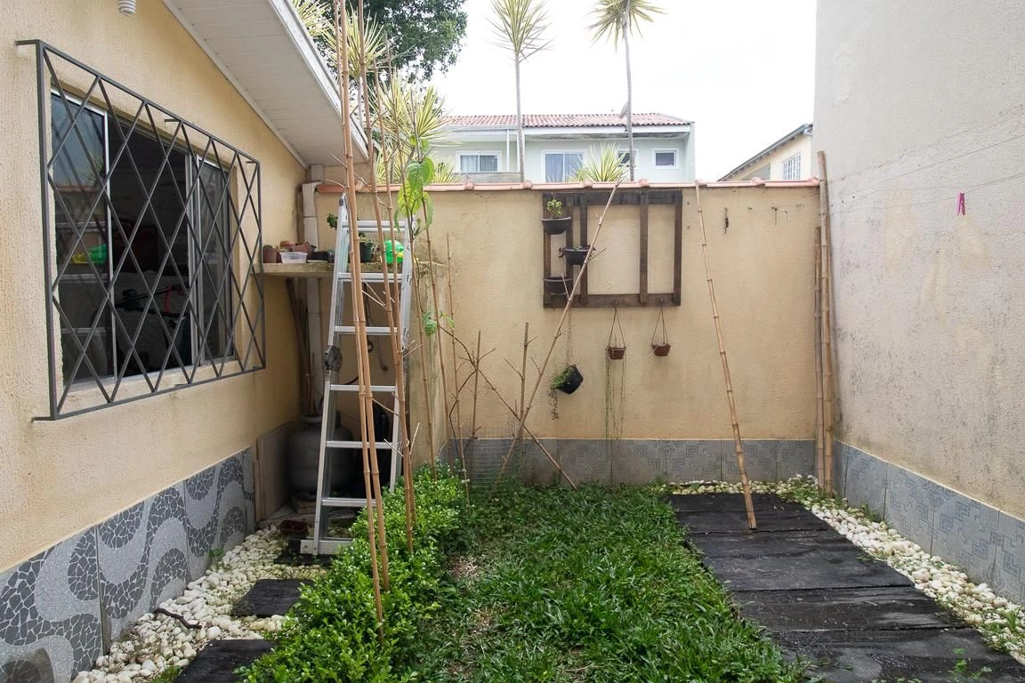 3-bedroom house with a bathtub in Curitiba — photo 43