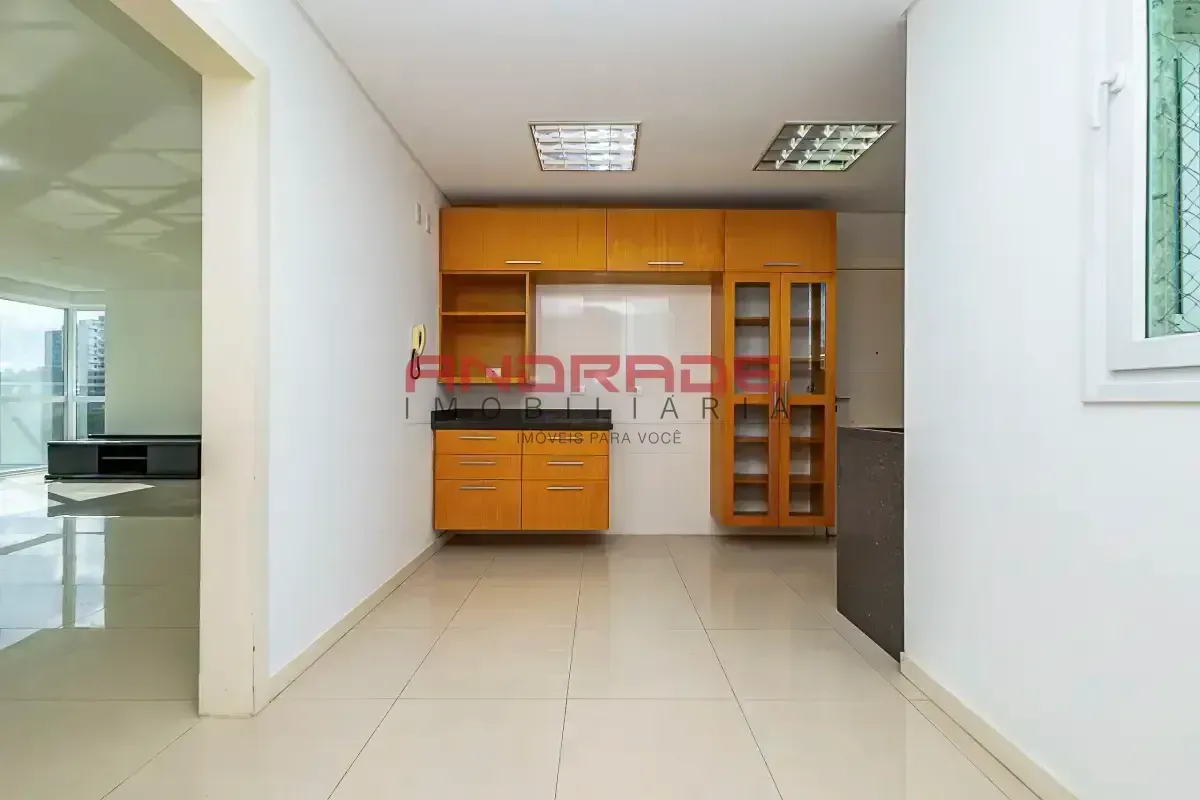 Apartment with 3 bedrooms and glass balcony — photo 16