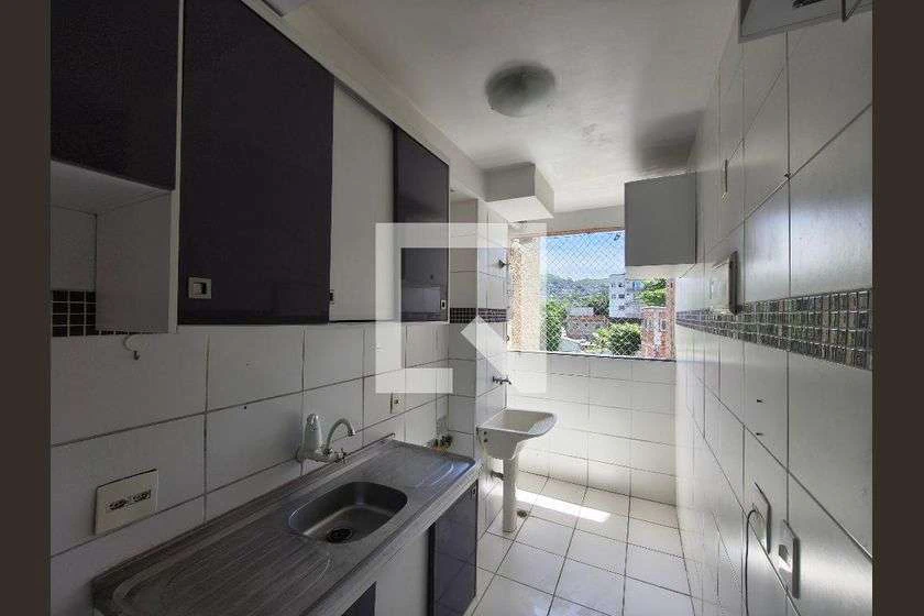 Apartamento de 2 quartos e 1 banheiro com cozinha fechada — photo 2