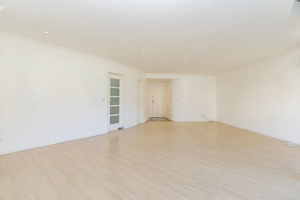 214 m² apartment with a balcony and 3 bedrooms — photo 16