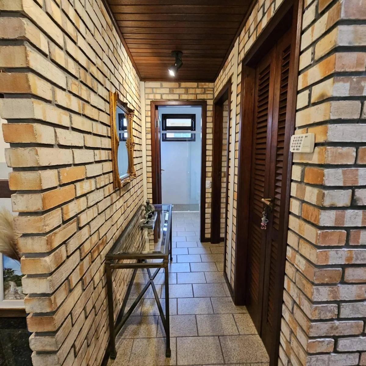 Стиральная машина и 4 спальни: дом 280 м² — photo 35