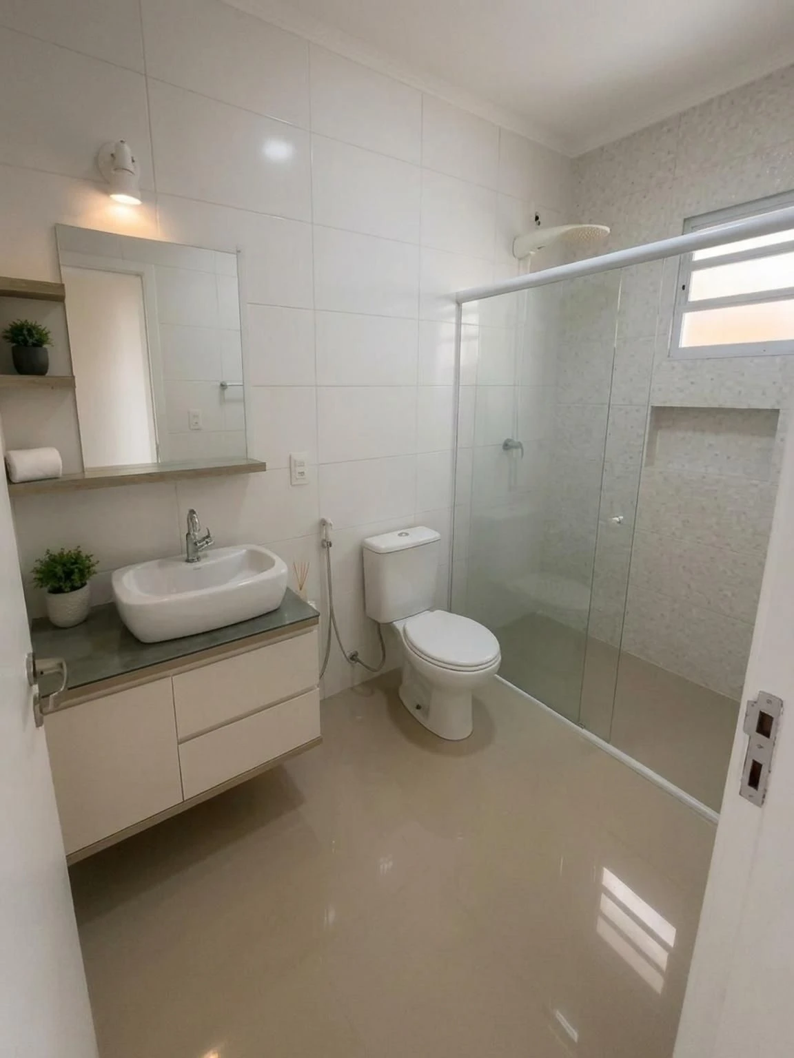 Bathtub in a 4-bedroom house, 330 m² — photo 21