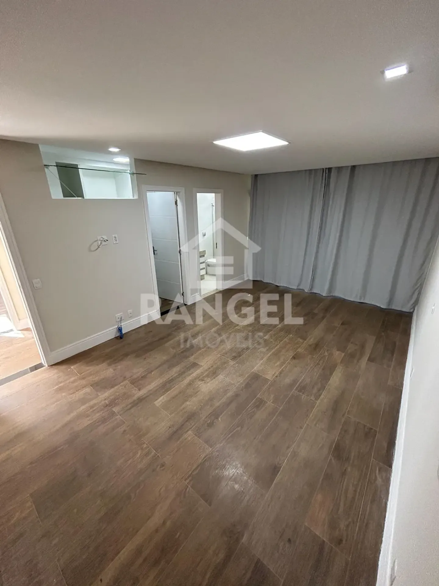 House, 350 m², with a grill on the balcony — photo 11