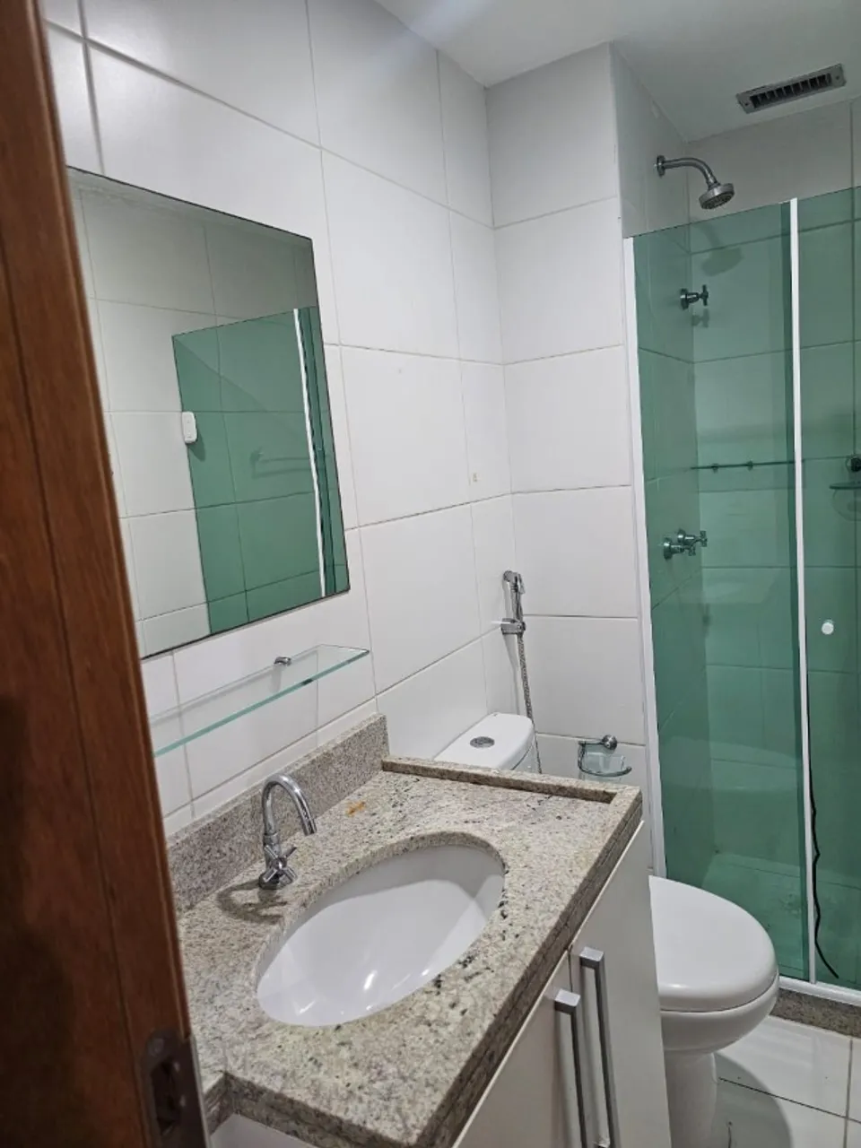 2-bedroom apartment in a building with a gym — photo 4