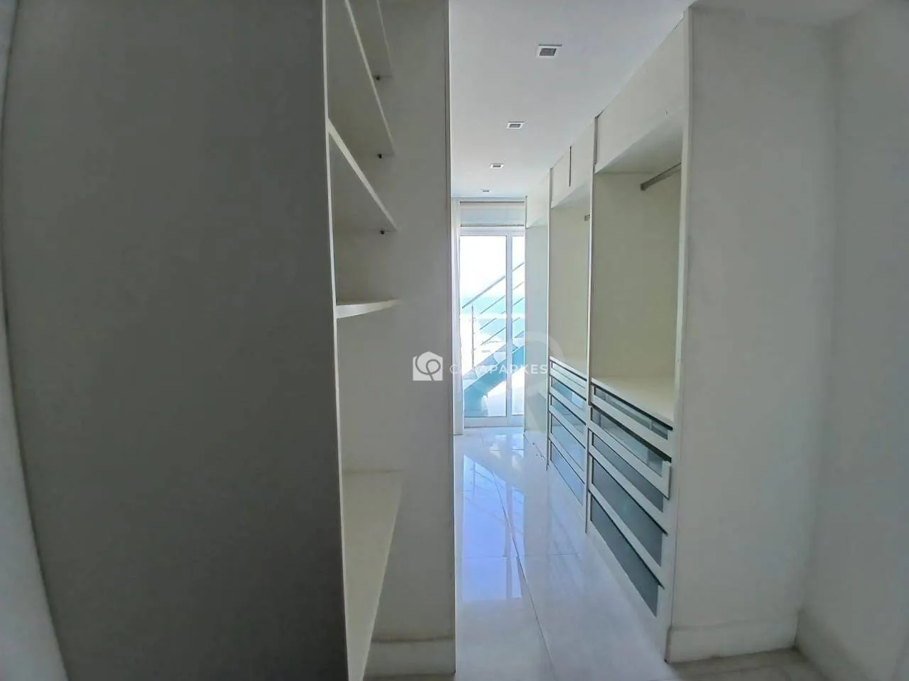 Penthouse with 3 bedrooms and 4 bathrooms — photo 47