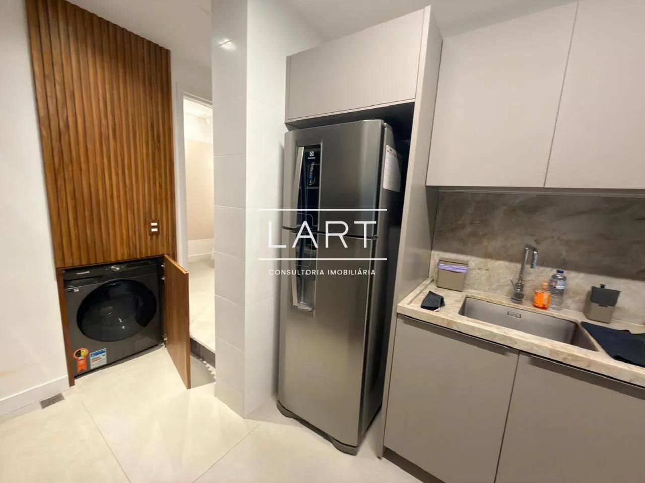 80 m² apartment with a washing machine and a home office — photo 19