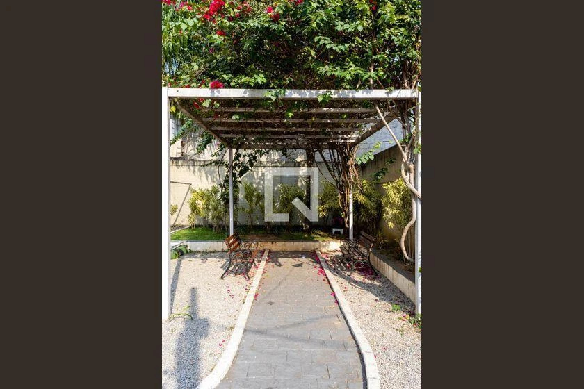 Apartamento de 2 quartos em condomínio com piscina — photo 22