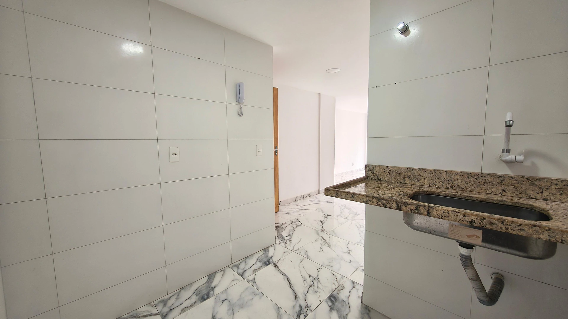 2-bedroom apartment with a glass-enclosed balcony — photo 23