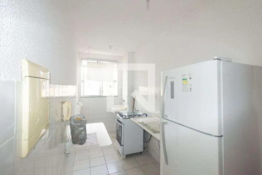 Apartamento de 2 quartos com cozinha fechada a gás