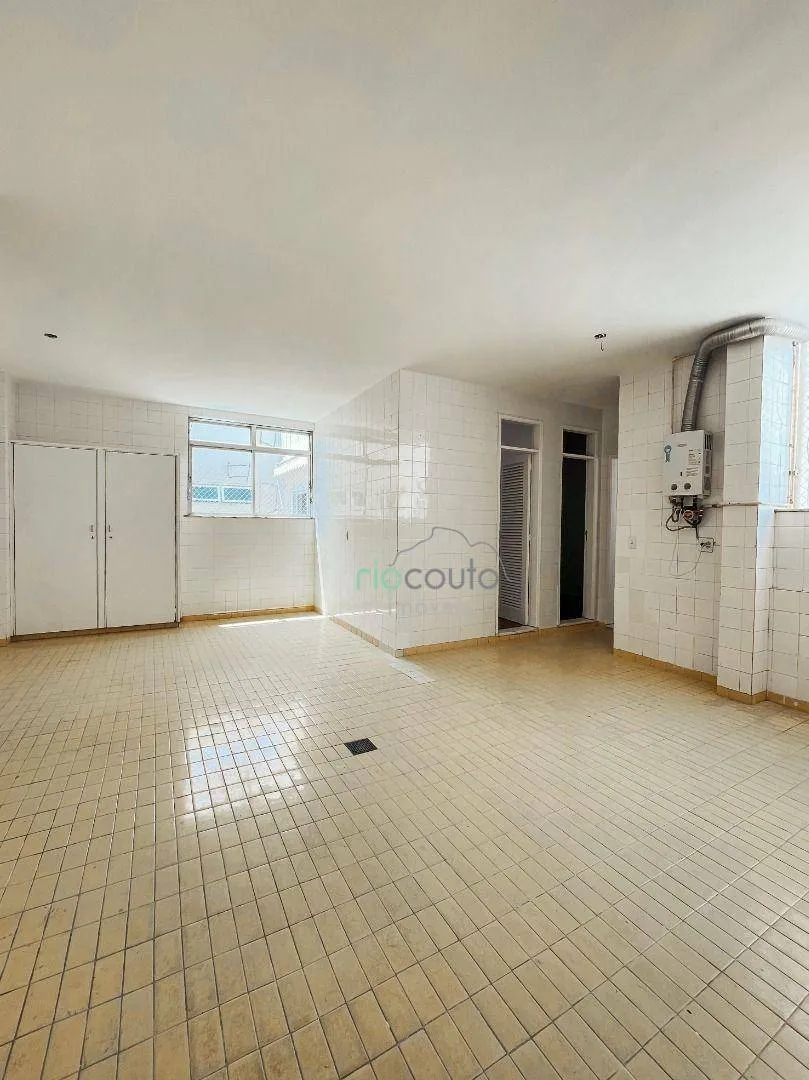 Unfurnished apartment with 4 bedrooms and 377 m² — photo 37