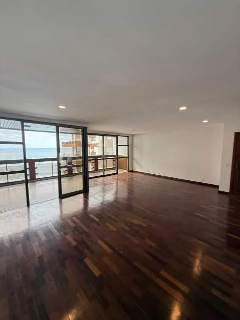4-bedroom apartment with 4 bathrooms and 3 parking spots — photo 3