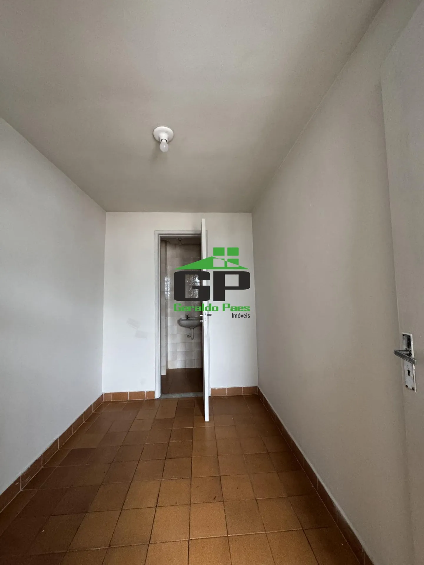 2-bedroom apartment with balcony and laundry area — photo 22