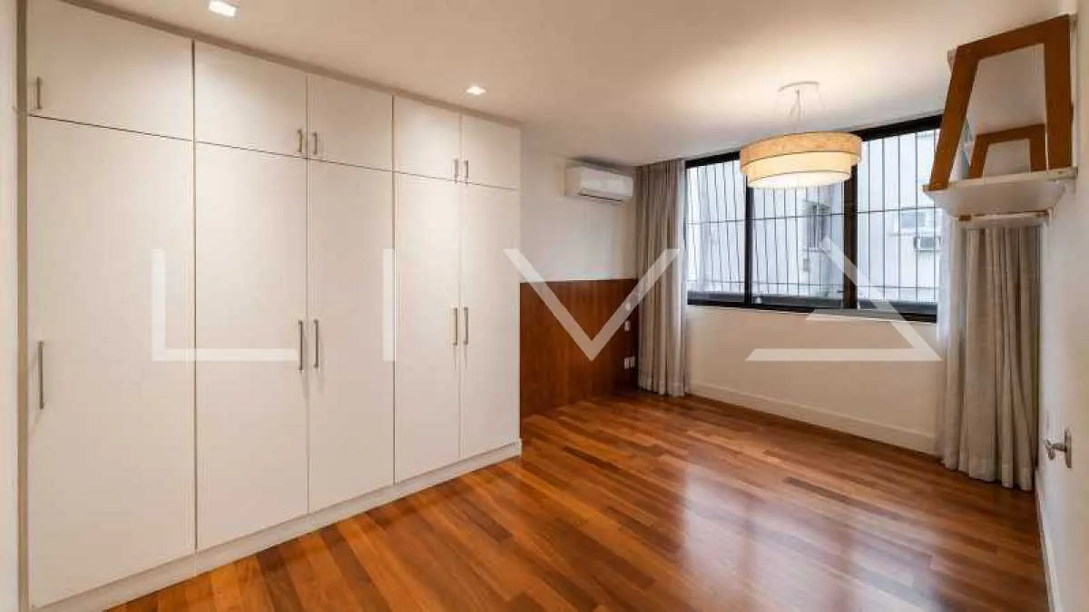 Water view in a 3-bedroom apartment, 260 m² — photo 17
