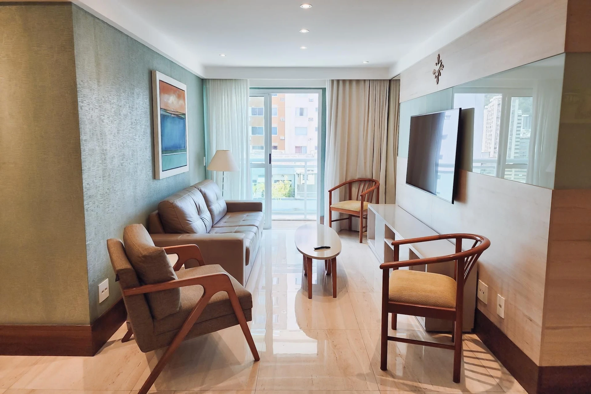 3-bedroom apartment with an ensuite suite and 2 parking — photo 10