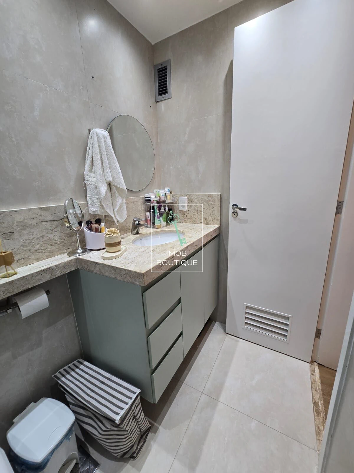 Furnished apartment, 88 m², with a glass-enclosed balcony — photo 11