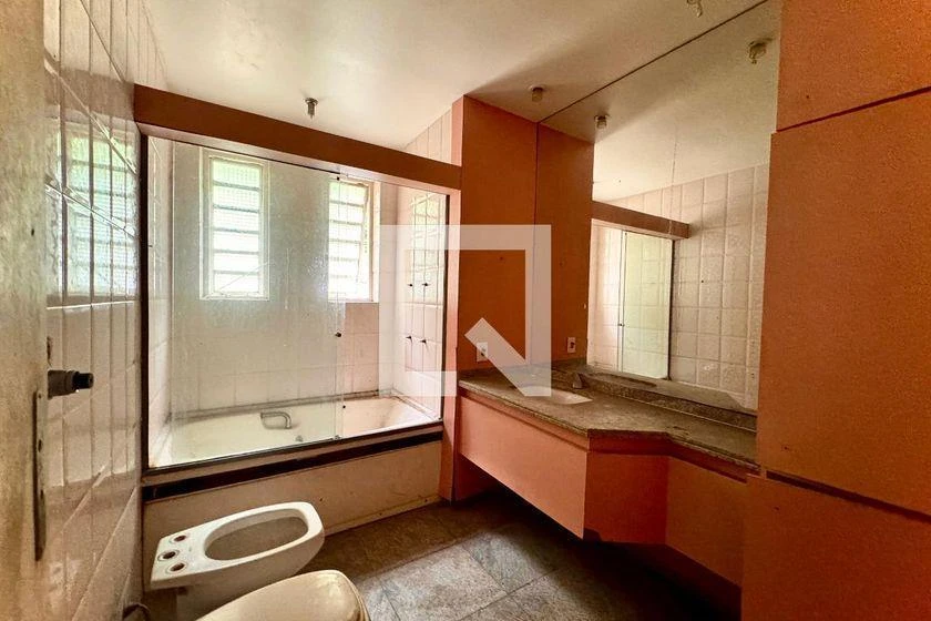 Casa de 888 m² com banheira e varanda gourmet — photo 12