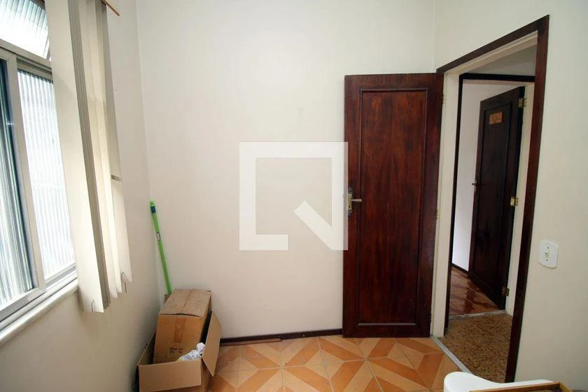House with 4 bedrooms and 297 m², no parking — photo 44