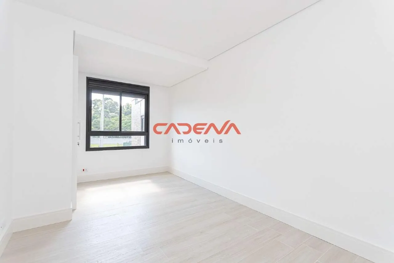 Glass-enclosed balcony in a 3-bedroom house, 124 m² — photo 26