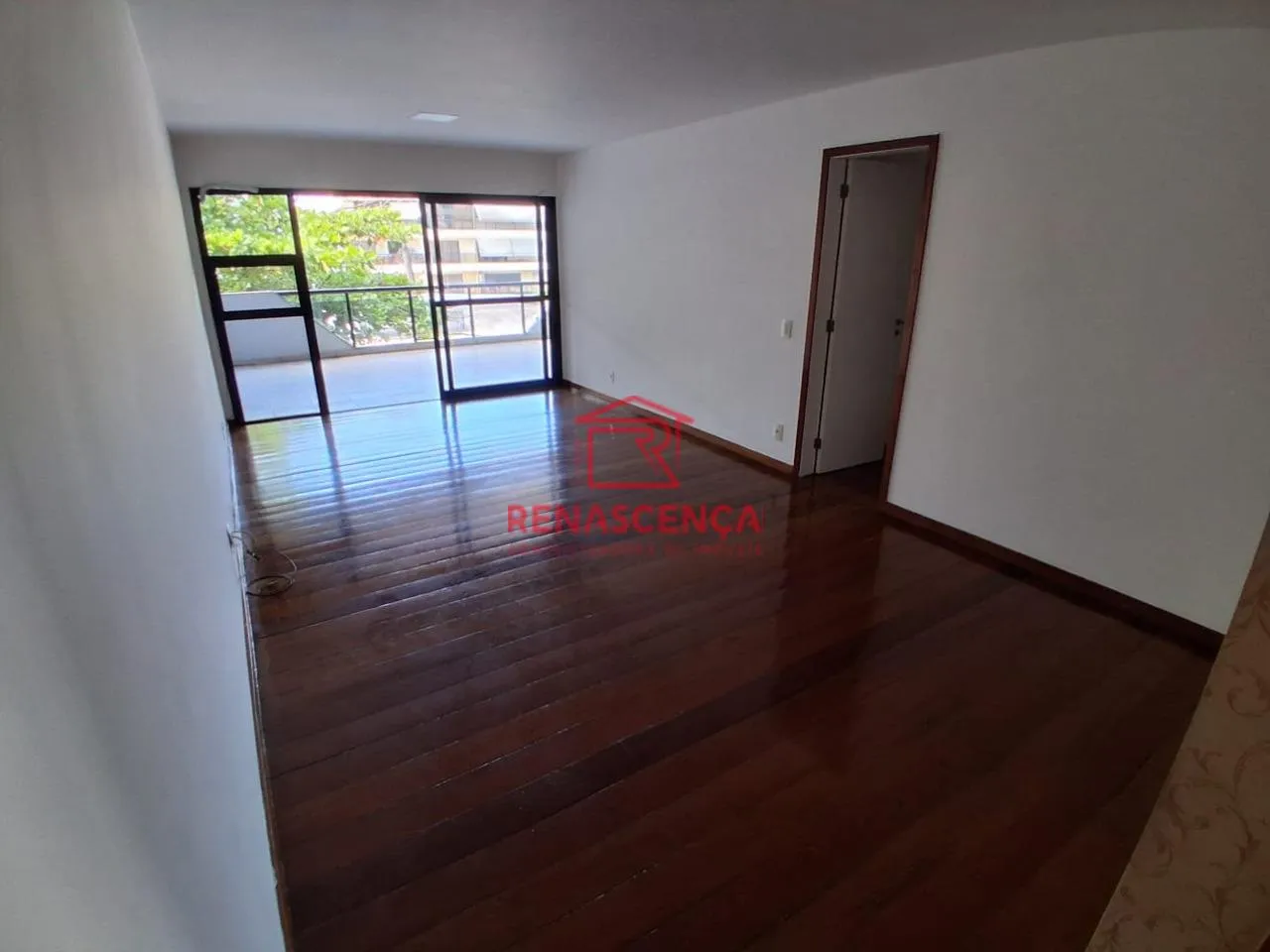 Apartamento sem mobília com 3 quartos, piso de madeira — photo 7