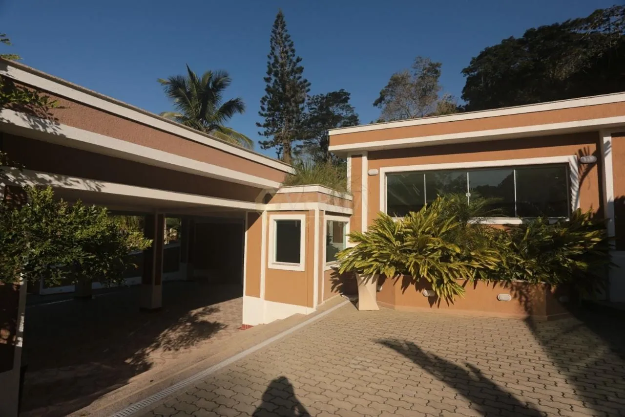Furnished house with 5 bedrooms and 5 bathrooms, 3200 m² — photo 18