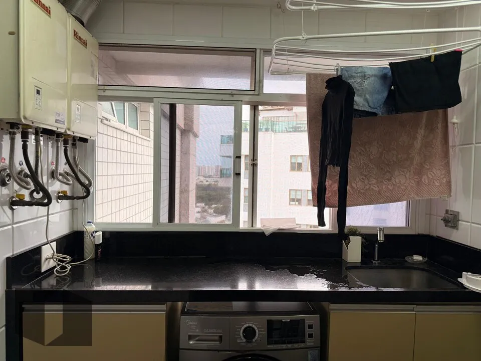 Furnished penthouse with 4 bedrooms and 3 bathrooms — photo 17