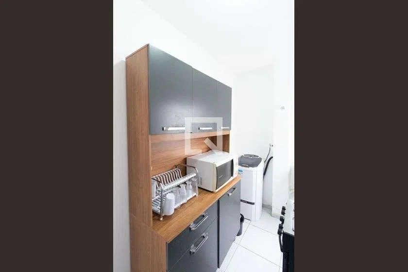 2-bedroom apartment with wood or laminate floors — photo 28