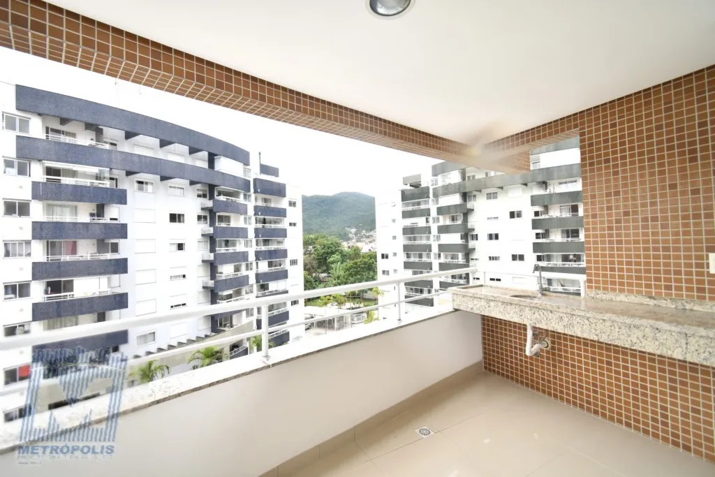 2-bedroom apartment with a mountain view in Florianópolis — photo 3