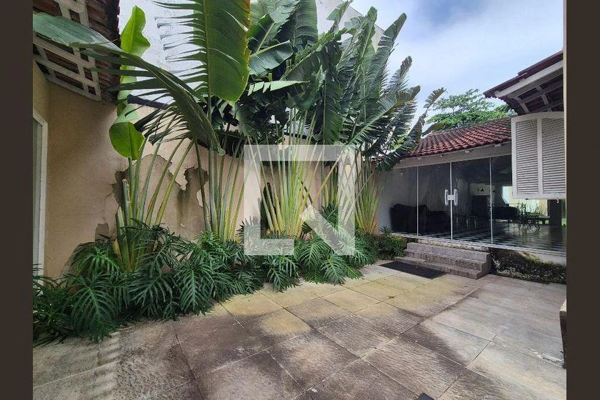 600 m² house with a washing machine and a home office — photo 16