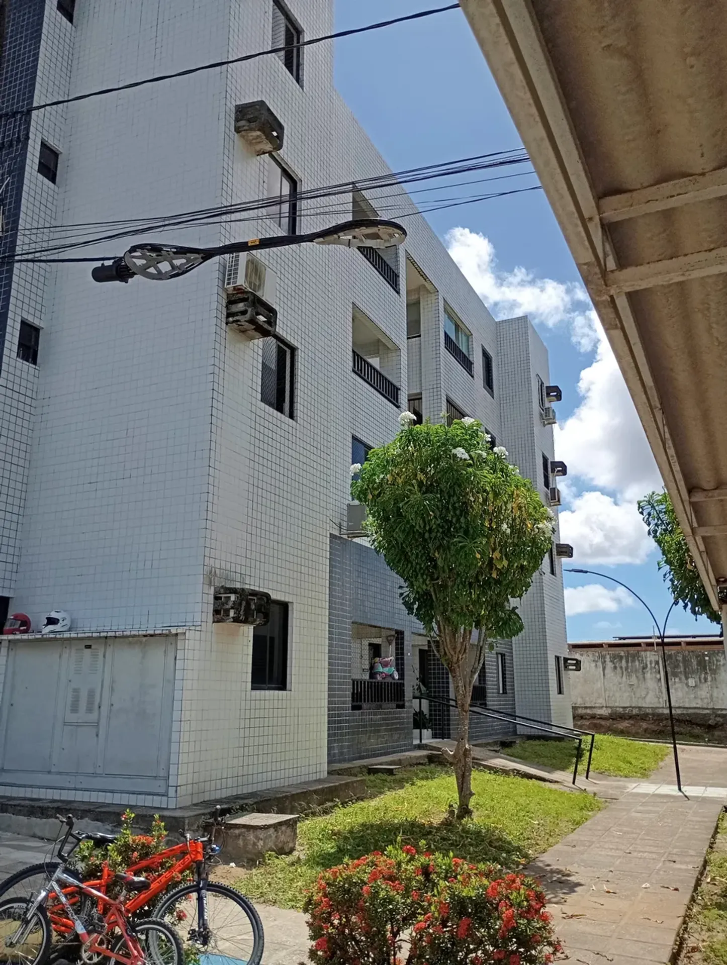 Apartamento de 2 quartos em condomínio com piscina — photo 15