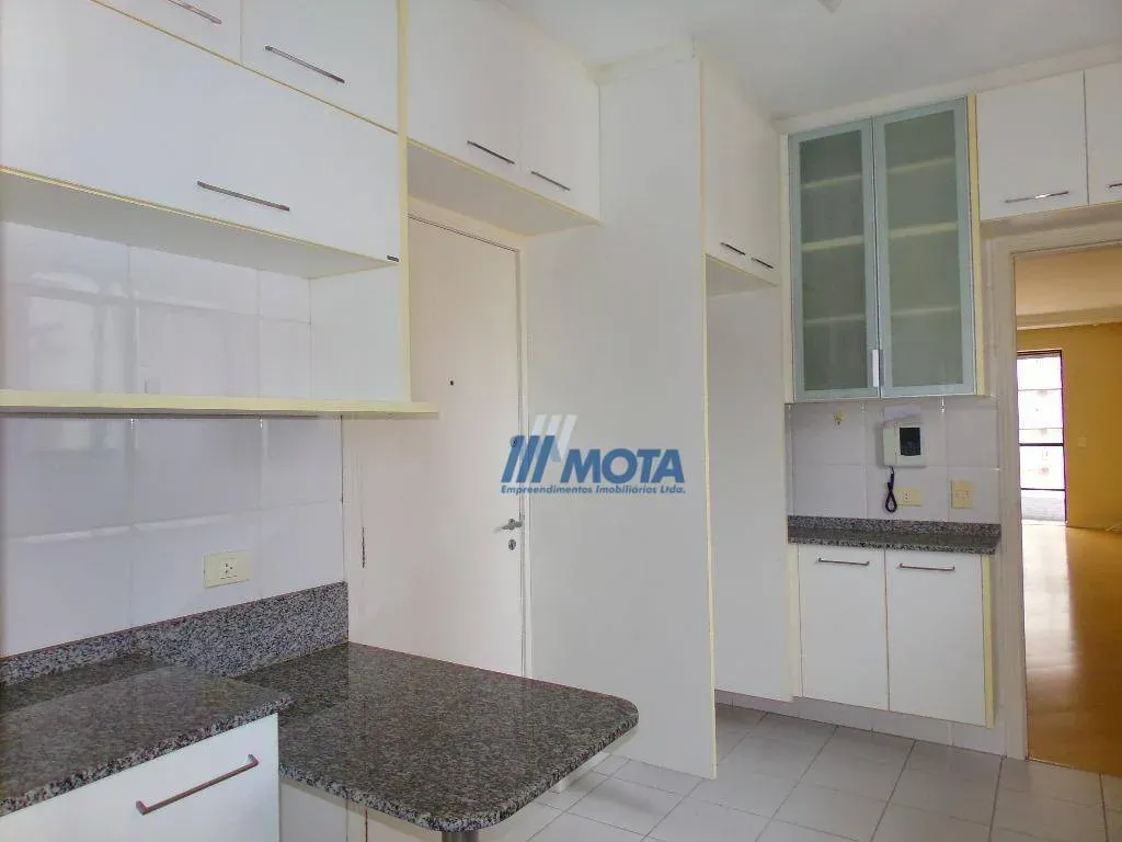 3-bedroom apartment with a bathtub — photo 24